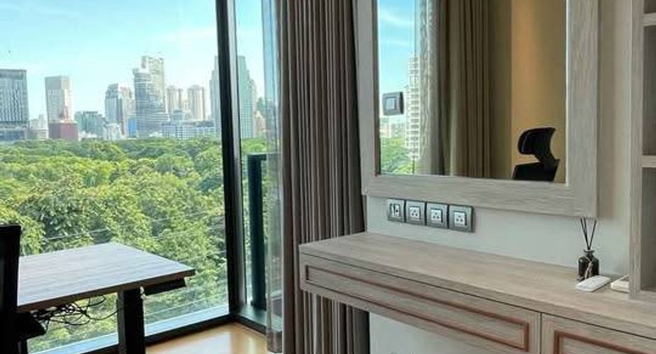 For rent 2 bedrooms condo in Pathum Wan, Bangkok