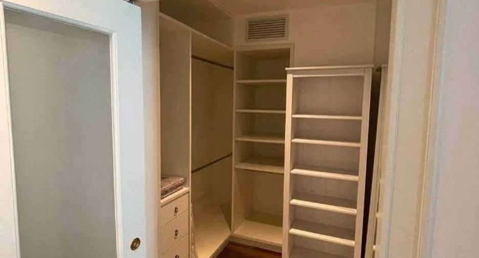 For rent 2 bedrooms condo in Pathum Wan, Bangkok