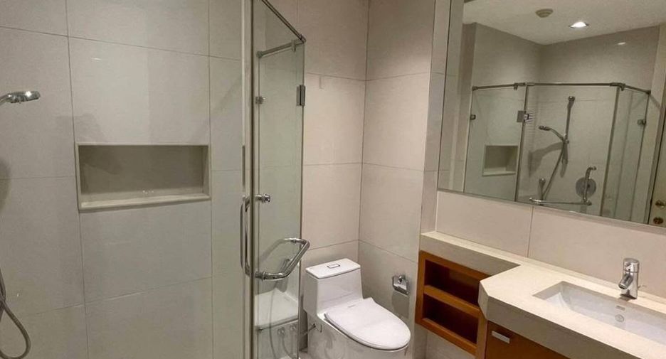 For rent 2 bedrooms condo in Pathum Wan, Bangkok