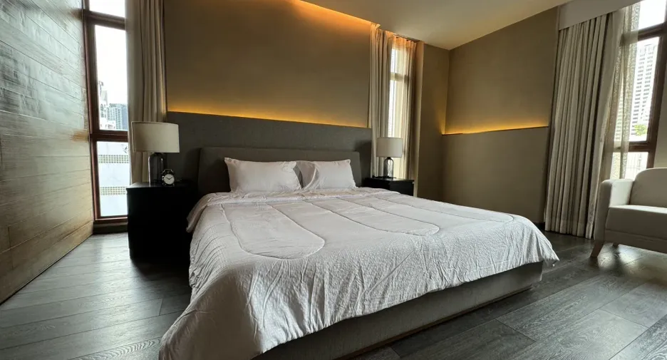 For rent 3 bedrooms condo in Khlong Toei, Bangkok