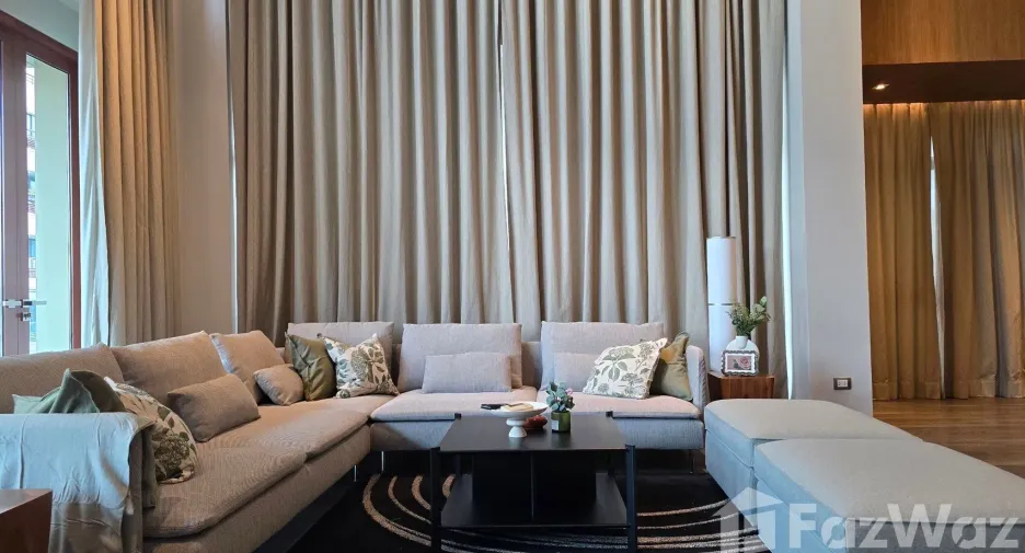 For rent 3 bedrooms condo in Khlong Toei, Bangkok