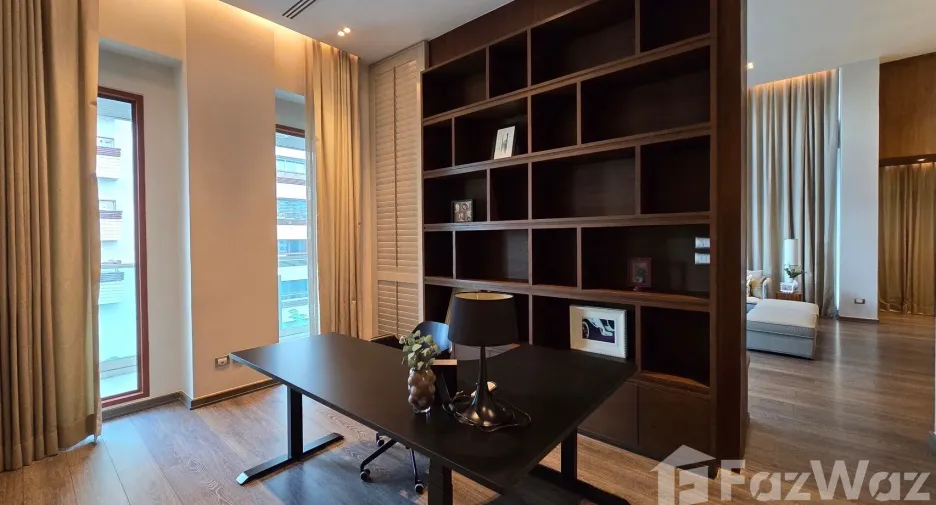 For rent 3 bedrooms condo in Khlong Toei, Bangkok