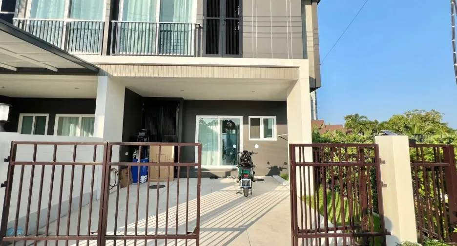 Casa adosada en alquiler de 3 habitaciones en Mueang Phuket, Phuket