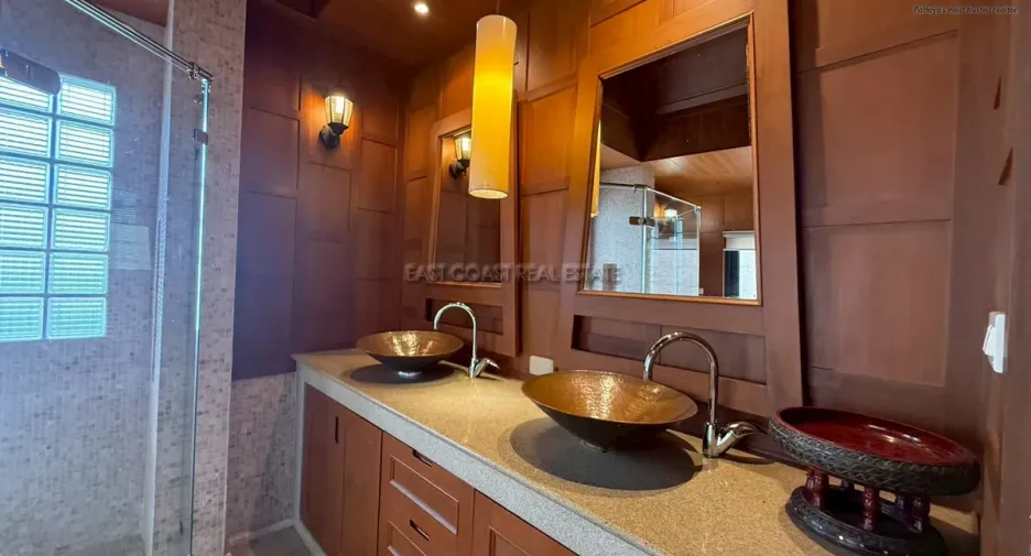 For rent and for sale 4 bedrooms house in Jomtien, Pattaya
