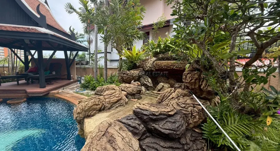For rent and for sale 4 bedrooms house in Jomtien, Pattaya