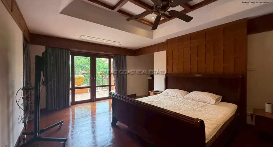 For rent and for sale 4 bedrooms house in Jomtien, Pattaya