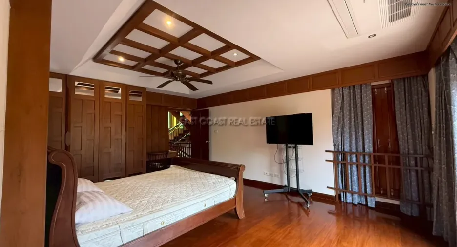 For rent and for sale 4 bedrooms house in Jomtien, Pattaya