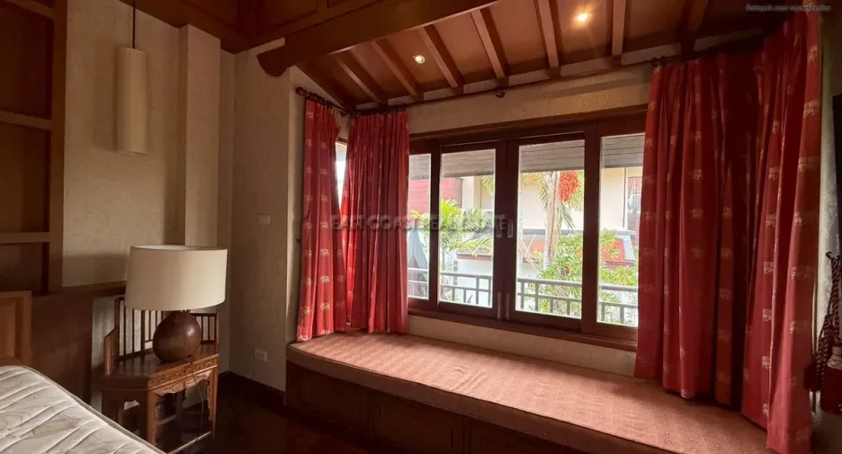 For rent and for sale 4 bedrooms house in Jomtien, Pattaya