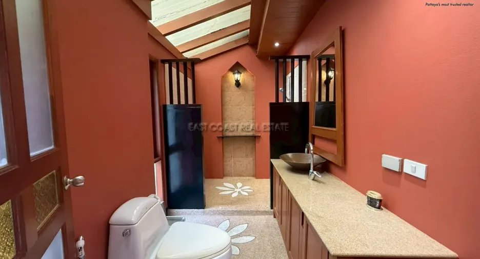 For rent and for sale 4 bedrooms house in Jomtien, Pattaya