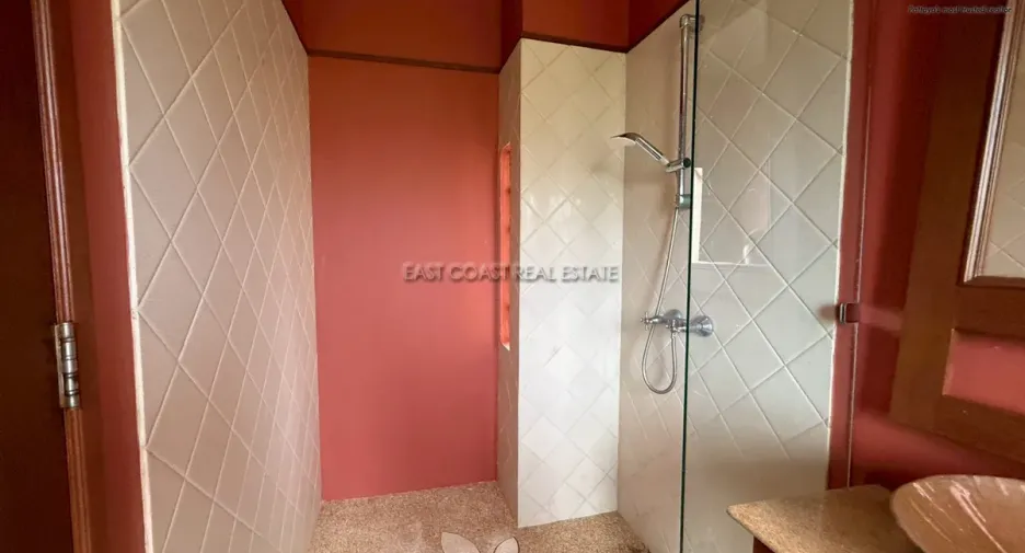 For rent and for sale 4 bedrooms house in Jomtien, Pattaya