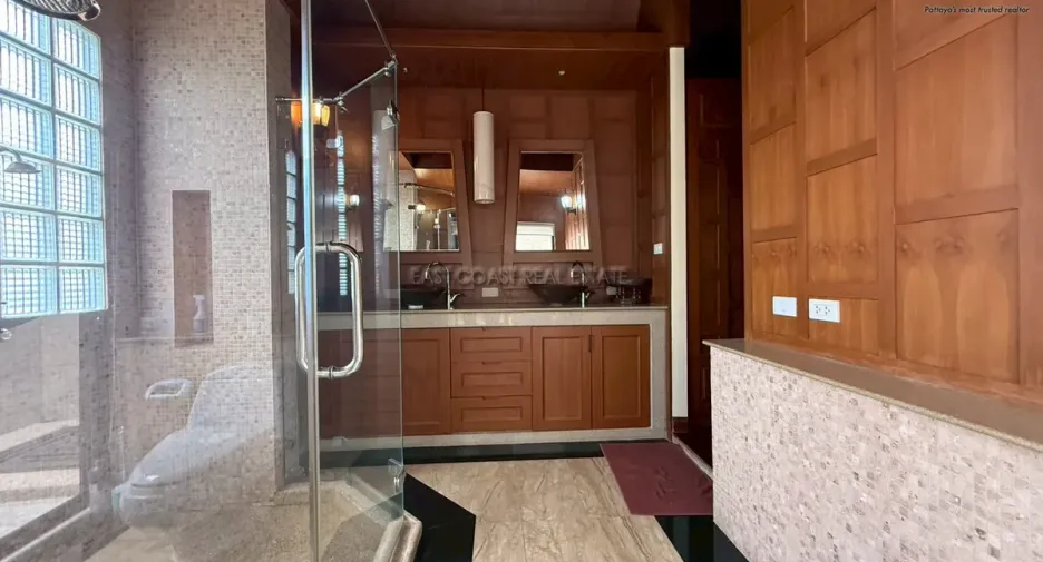 For rent and for sale 4 bedrooms house in Jomtien, Pattaya