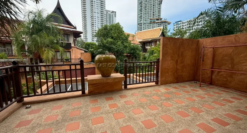 For rent and for sale 4 bedrooms house in Jomtien, Pattaya