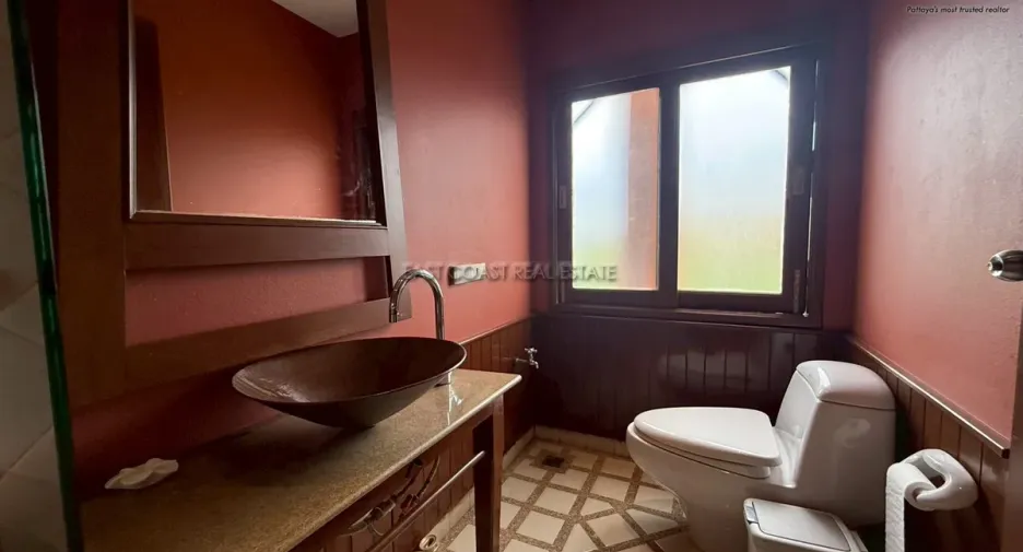 For rent and for sale 4 bedrooms house in Jomtien, Pattaya