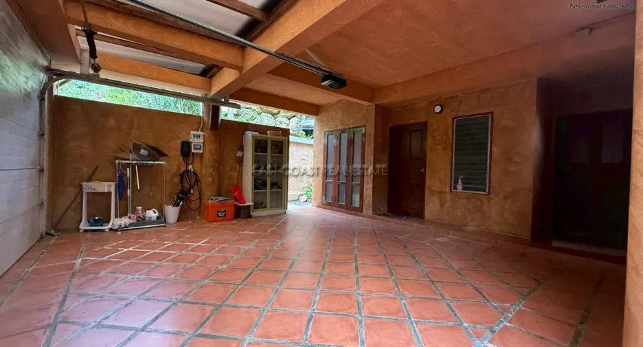 For rent and for sale 4 bedrooms house in Jomtien, Pattaya