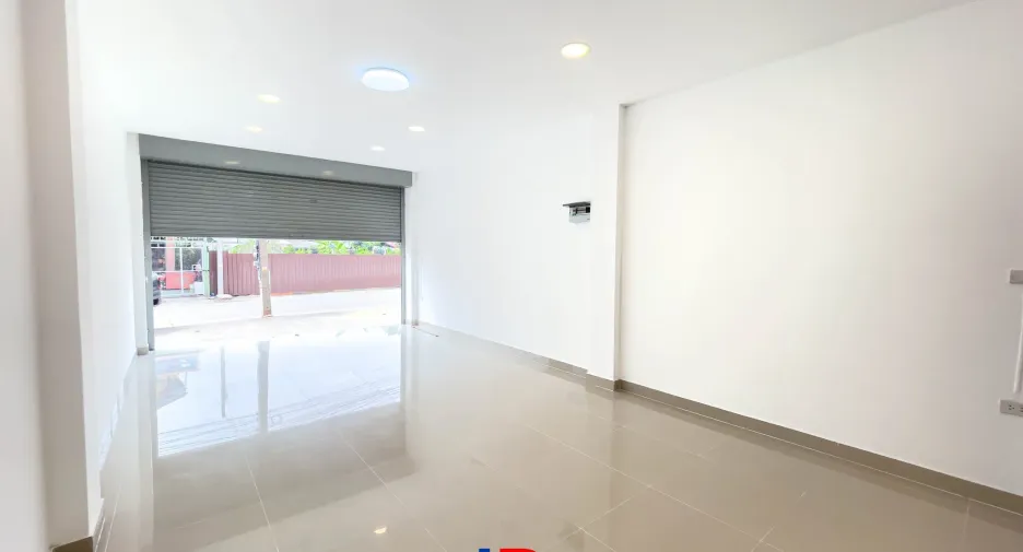 For sale 2 bedrooms retail Space in Sam Phran, Nakhon Pathom