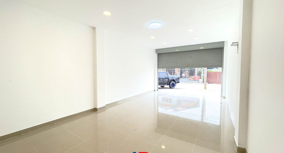 For sale 2 bedrooms retail Space in Sam Phran, Nakhon Pathom