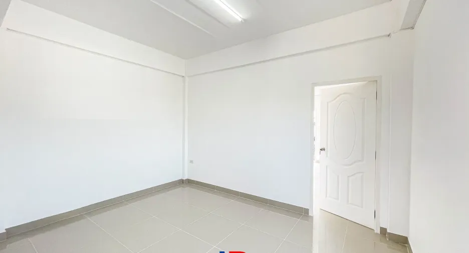 For sale 2 bedrooms retail Space in Sam Phran, Nakhon Pathom