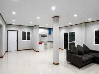 出租 5 卧室 独立屋 在 Mueang Pathum Thani, Pathum Thani