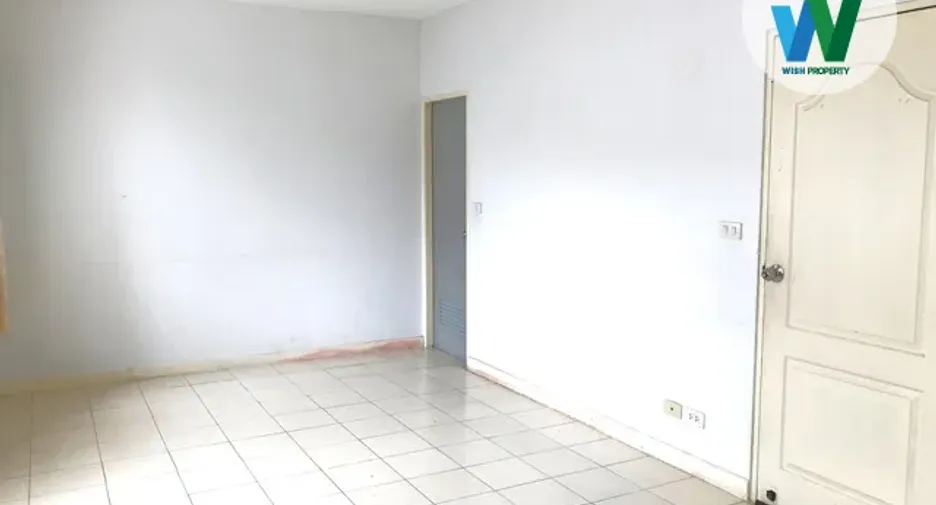 For sale 3 bedrooms townhouse in Mueang Pathum Thani, Pathum Thani