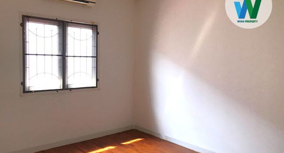 Продажа 3 спальни таунхаус в Mueang Pathum Thani, Патумтани