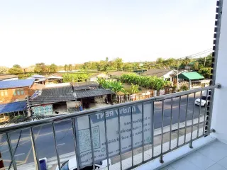 出售 2 卧室 联排别墅 在 Sam Phran, Nakhon Pathom