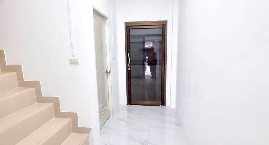 À vendre 2 chambres maison de ville à Sam Phran, Nakhon Pathom