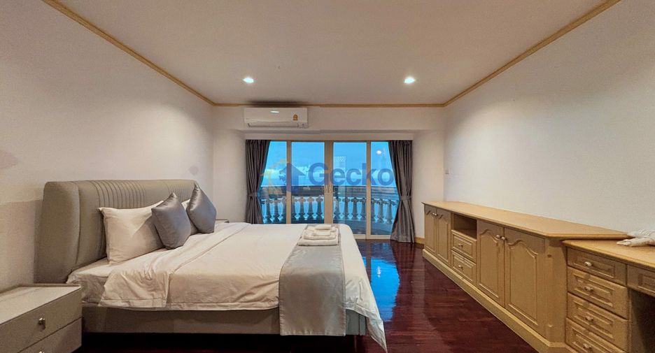 For rent 3 bedrooms condo in North Pattaya, Pattaya