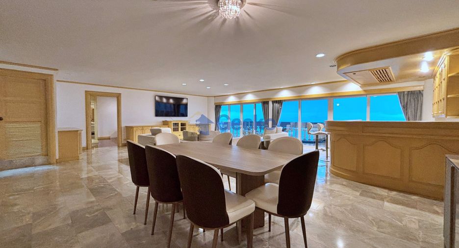 For rent 3 bedrooms condo in North Pattaya, Pattaya