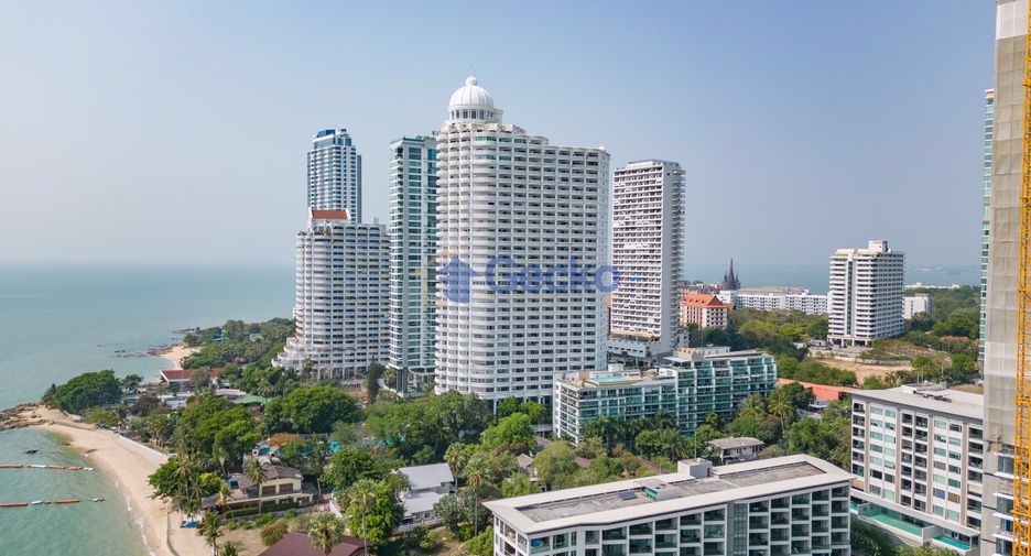 For rent 3 bedrooms condo in North Pattaya, Pattaya