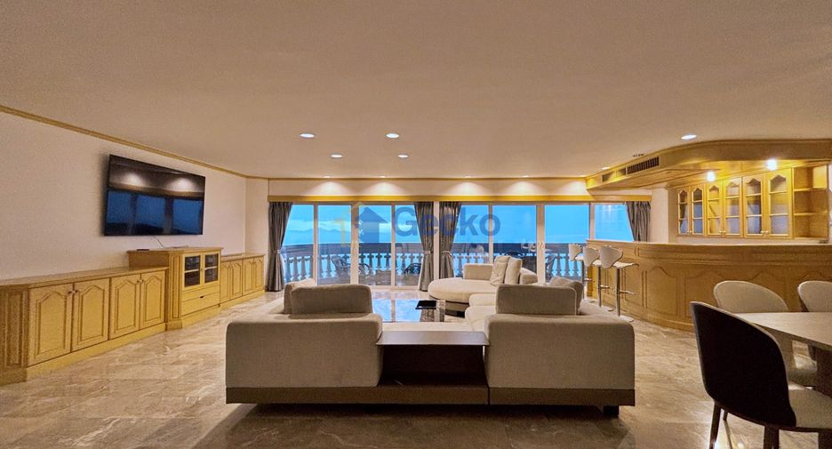 For rent 3 bedrooms condo in North Pattaya, Pattaya