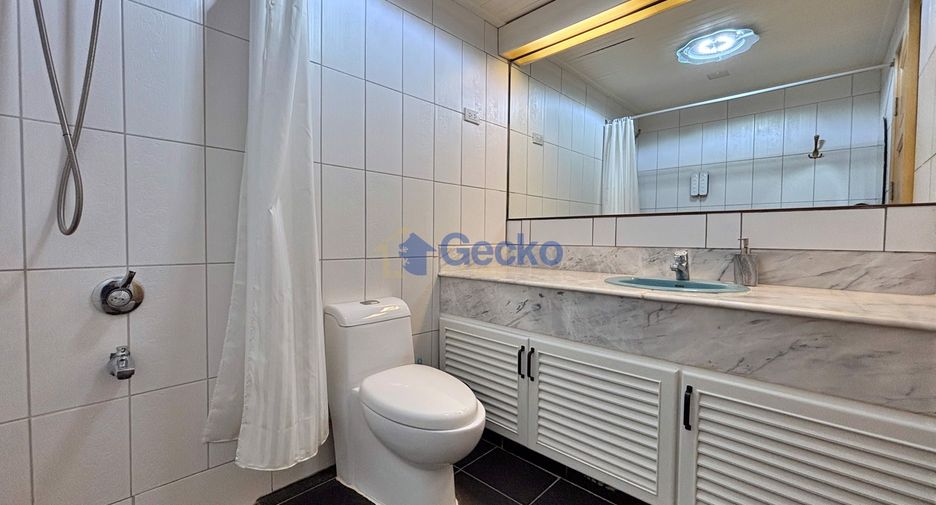 For rent 3 bedrooms condo in North Pattaya, Pattaya