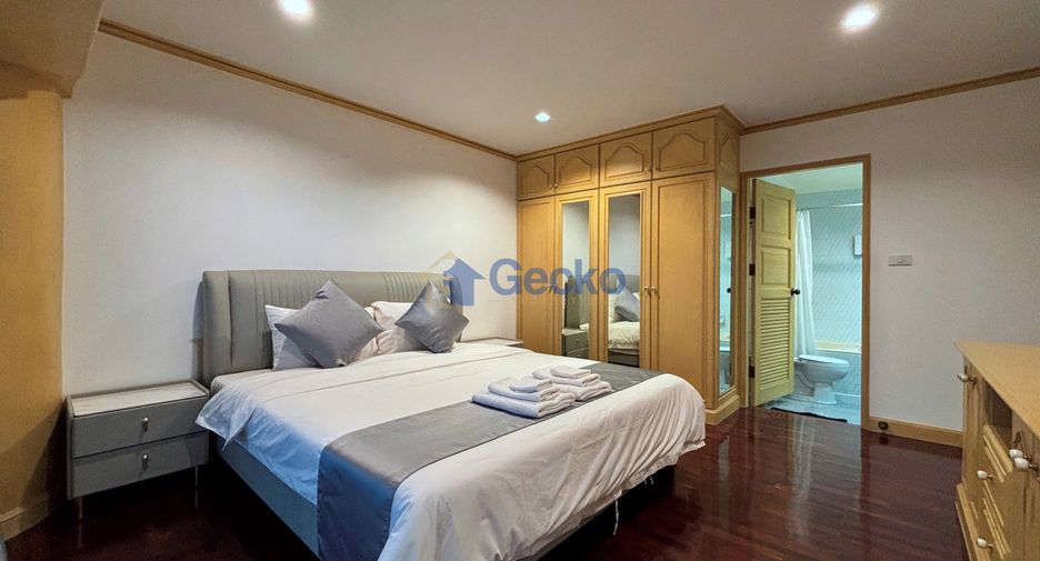 For rent 3 bedrooms condo in North Pattaya, Pattaya