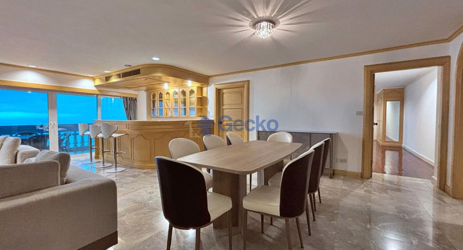 For rent 3 bedrooms condo in North Pattaya, Pattaya