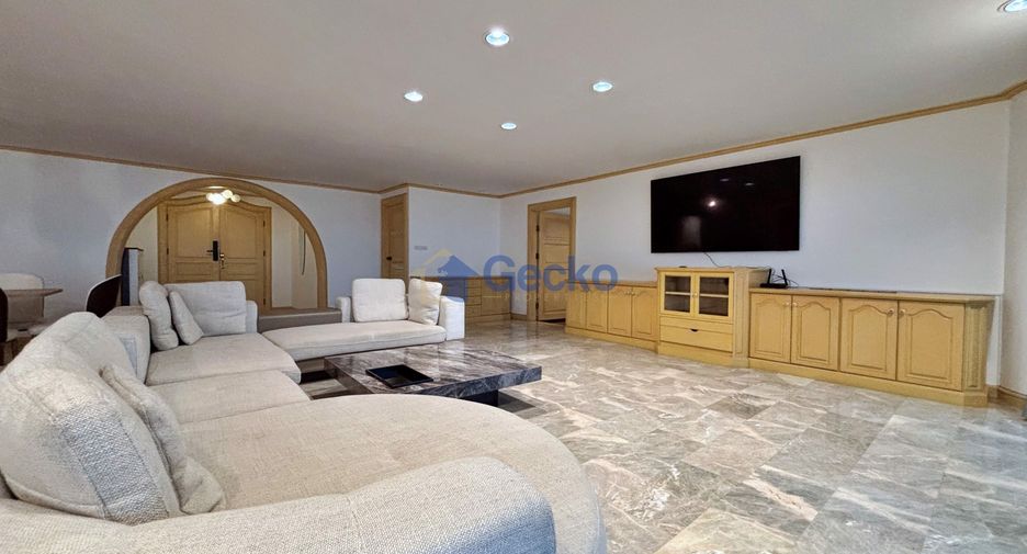 For rent 3 bedrooms condo in North Pattaya, Pattaya
