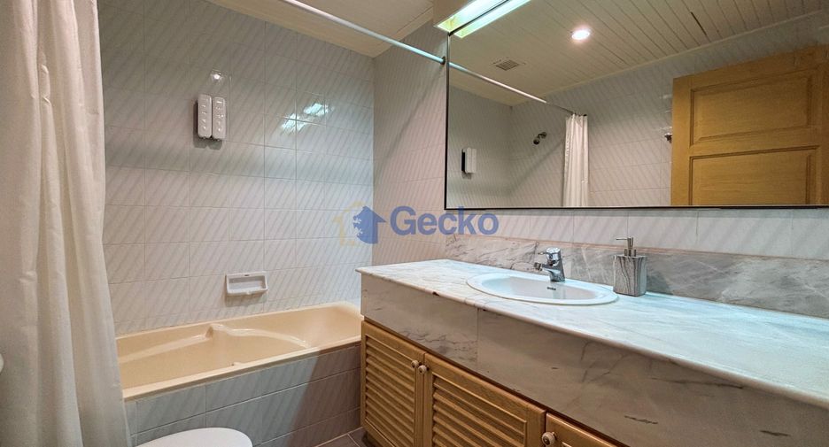 For rent 3 bedrooms condo in North Pattaya, Pattaya