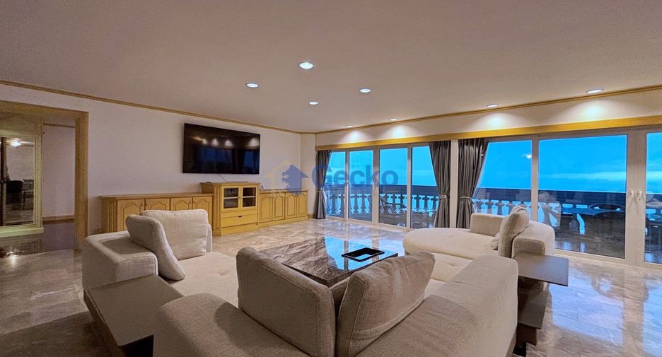 For rent 3 bedrooms condo in North Pattaya, Pattaya