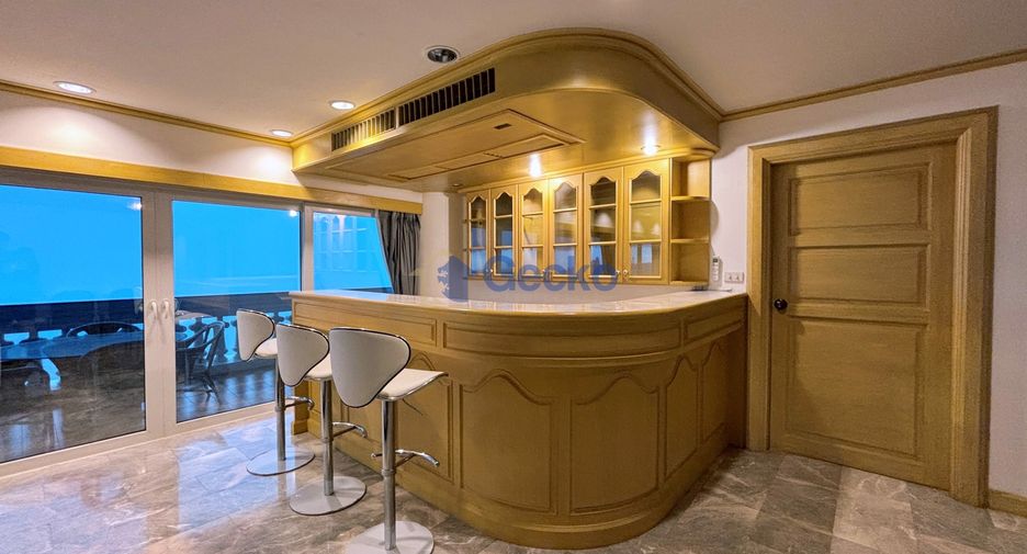 For rent 3 bedrooms condo in North Pattaya, Pattaya