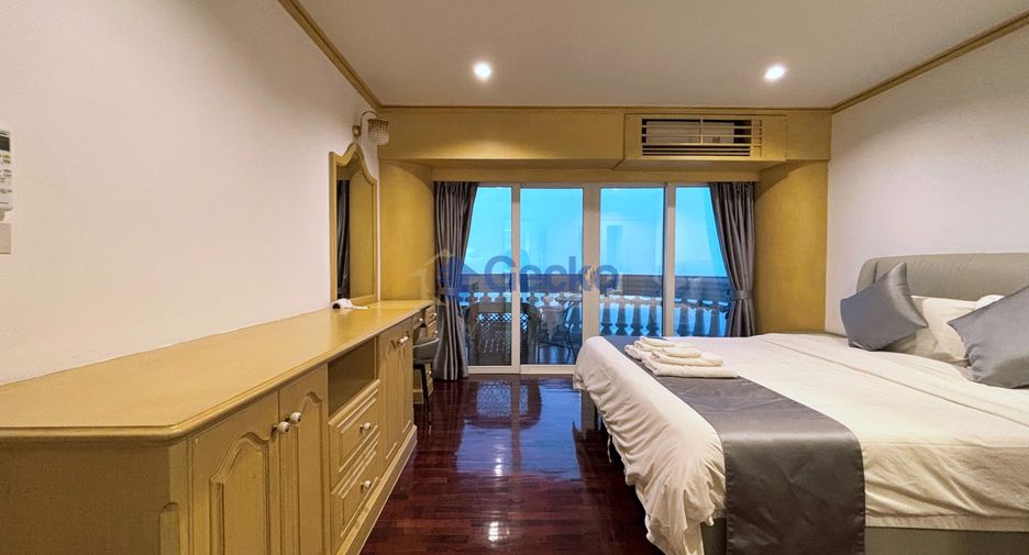For rent 3 bedrooms condo in North Pattaya, Pattaya