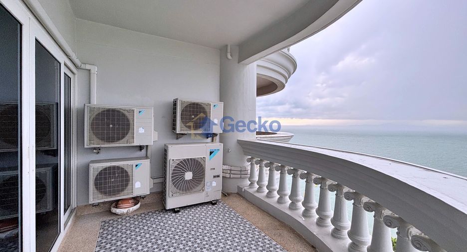 For rent 3 bedrooms condo in North Pattaya, Pattaya