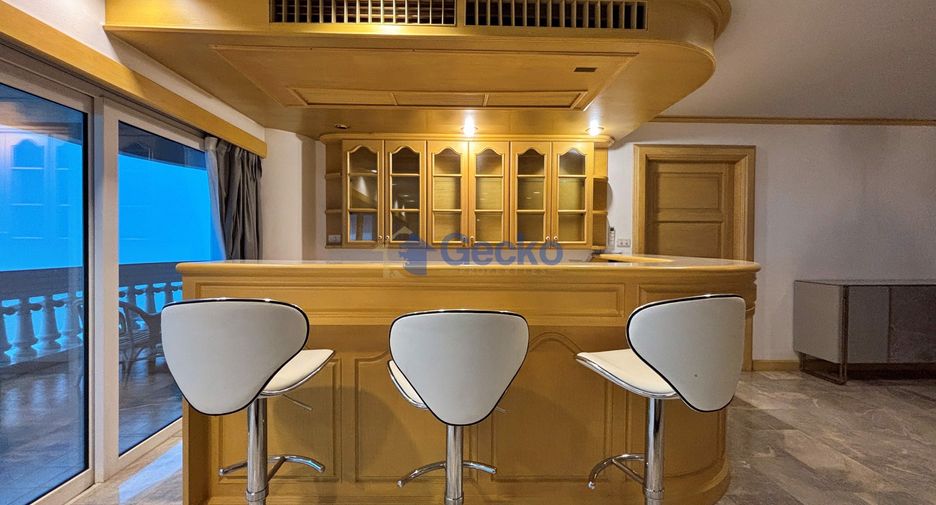 For rent 3 bedrooms condo in North Pattaya, Pattaya