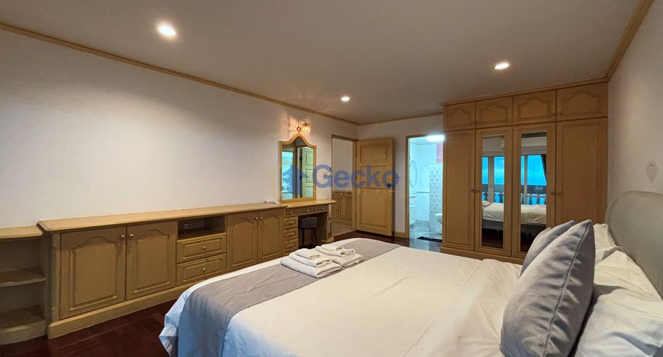 For rent 3 bedrooms condo in North Pattaya, Pattaya