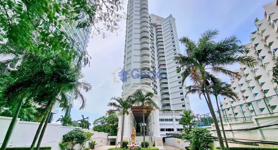 For rent 3 bedrooms condo in North Pattaya, Pattaya