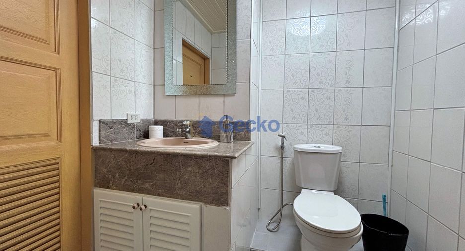 For rent 3 bedrooms condo in North Pattaya, Pattaya