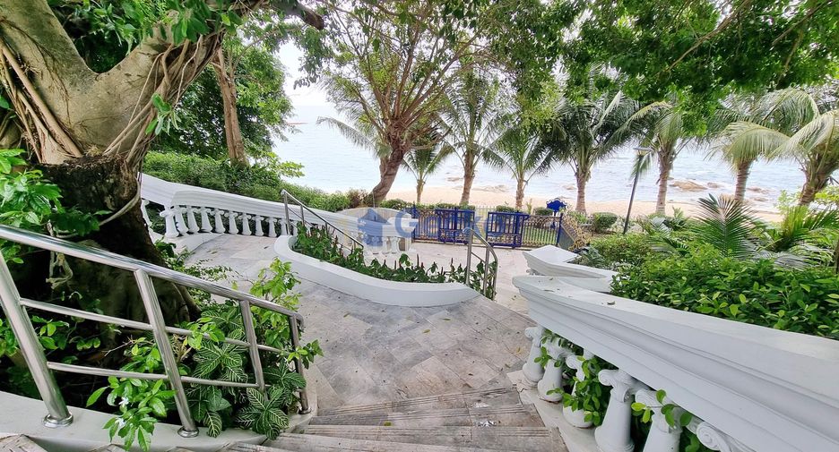 For rent 3 bedrooms condo in North Pattaya, Pattaya