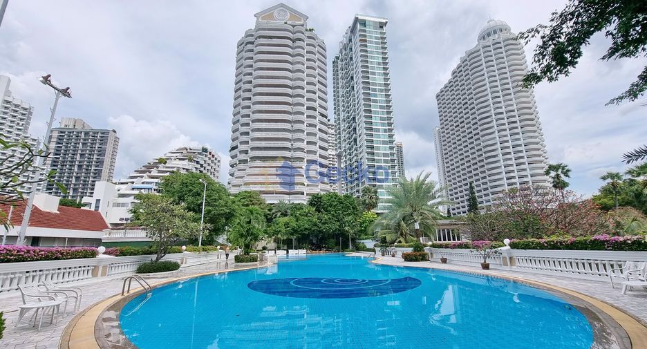 For rent 3 bedrooms condo in North Pattaya, Pattaya
