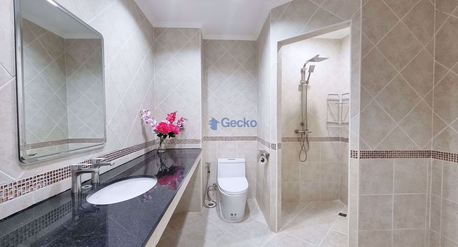 For sale 2 bedrooms condo in Pratumnak, Pattaya