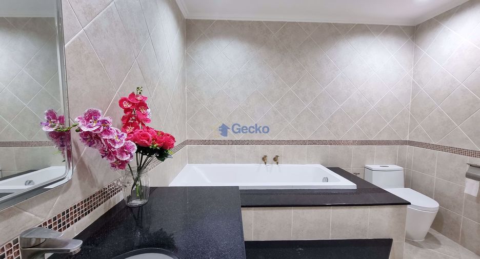 For sale 2 bedrooms condo in Pratumnak, Pattaya