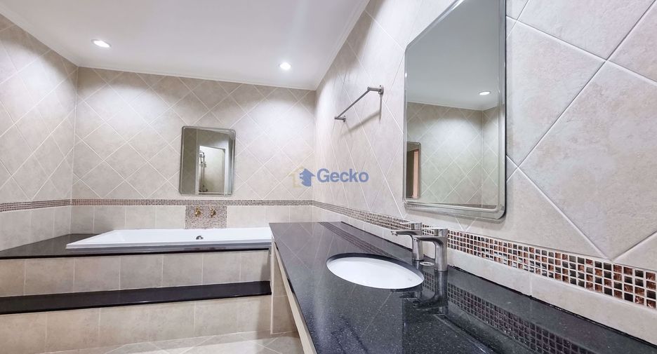 For sale 2 bedrooms condo in Pratumnak, Pattaya