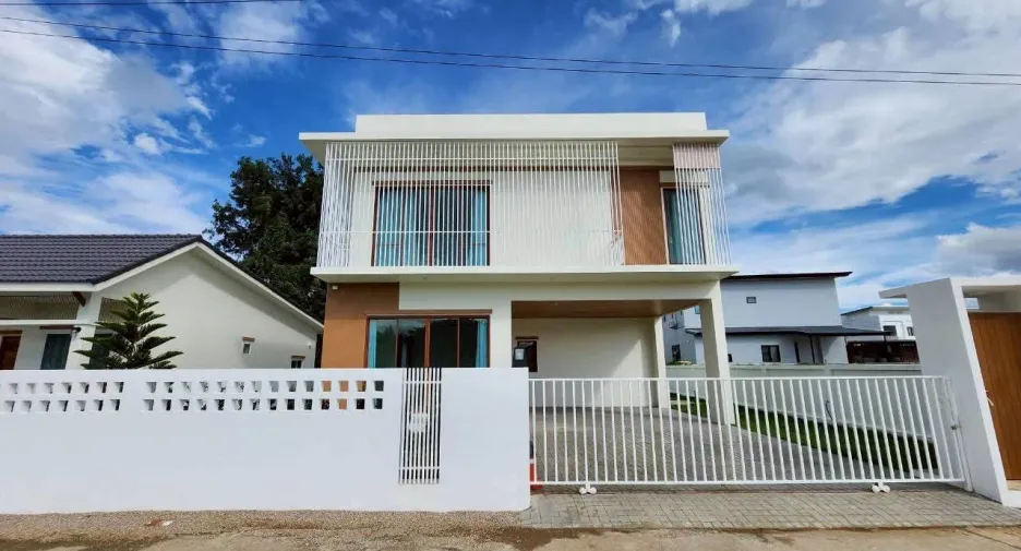 Haus zum Kauf mit 4 Zimmer in Saraphi, Chiang Mai