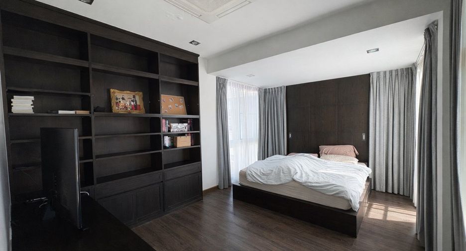 For sale 4 bedrooms house in Suan Luang, Bangkok